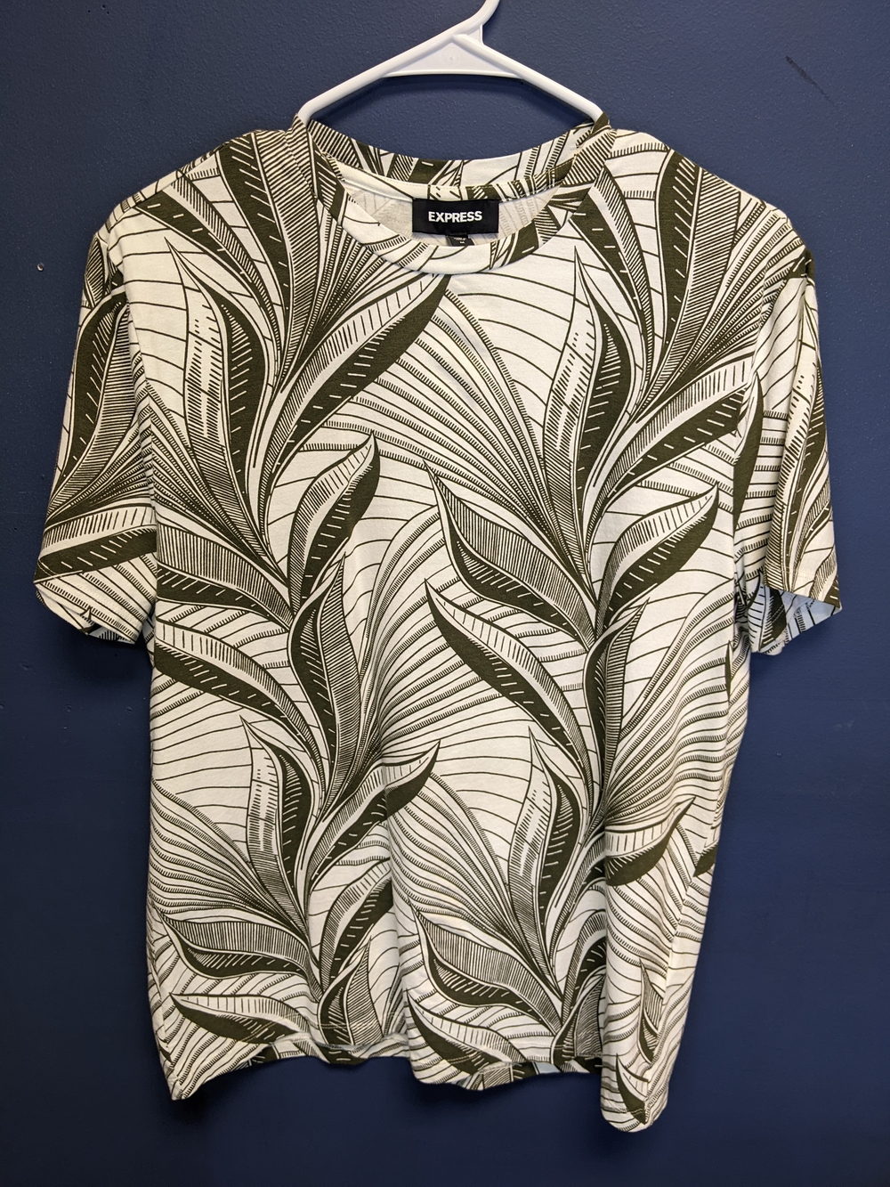 Express T-shirt "All-over Tropical Leaf Print" Crew Neck Used Like New
